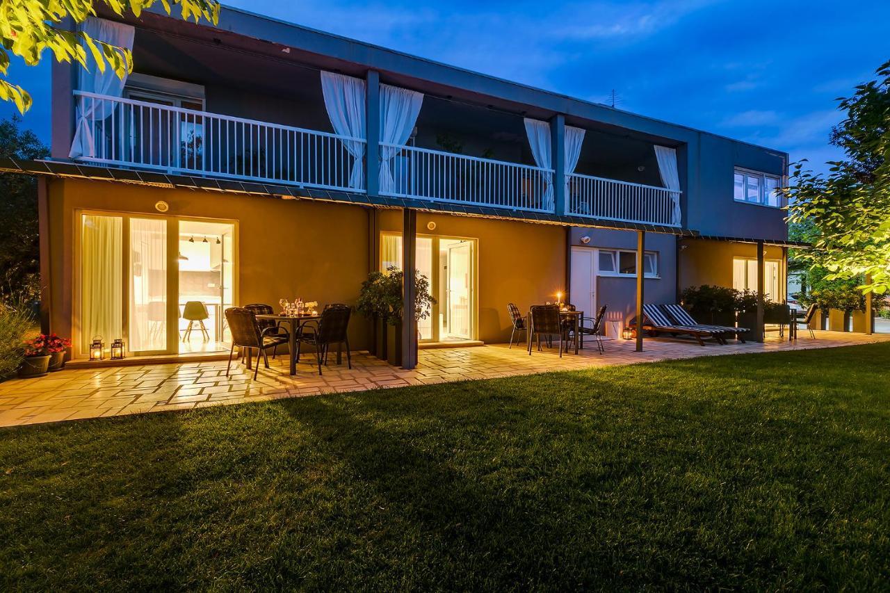 Apartments Dama Пореч Екстериор снимка