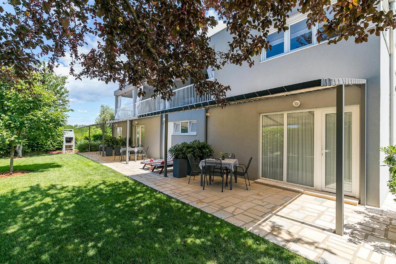 Apartments Dama Пореч Екстериор снимка