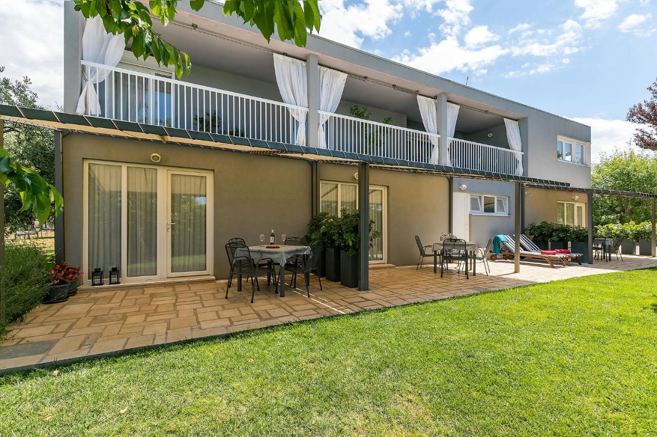 Apartments Dama Пореч Екстериор снимка