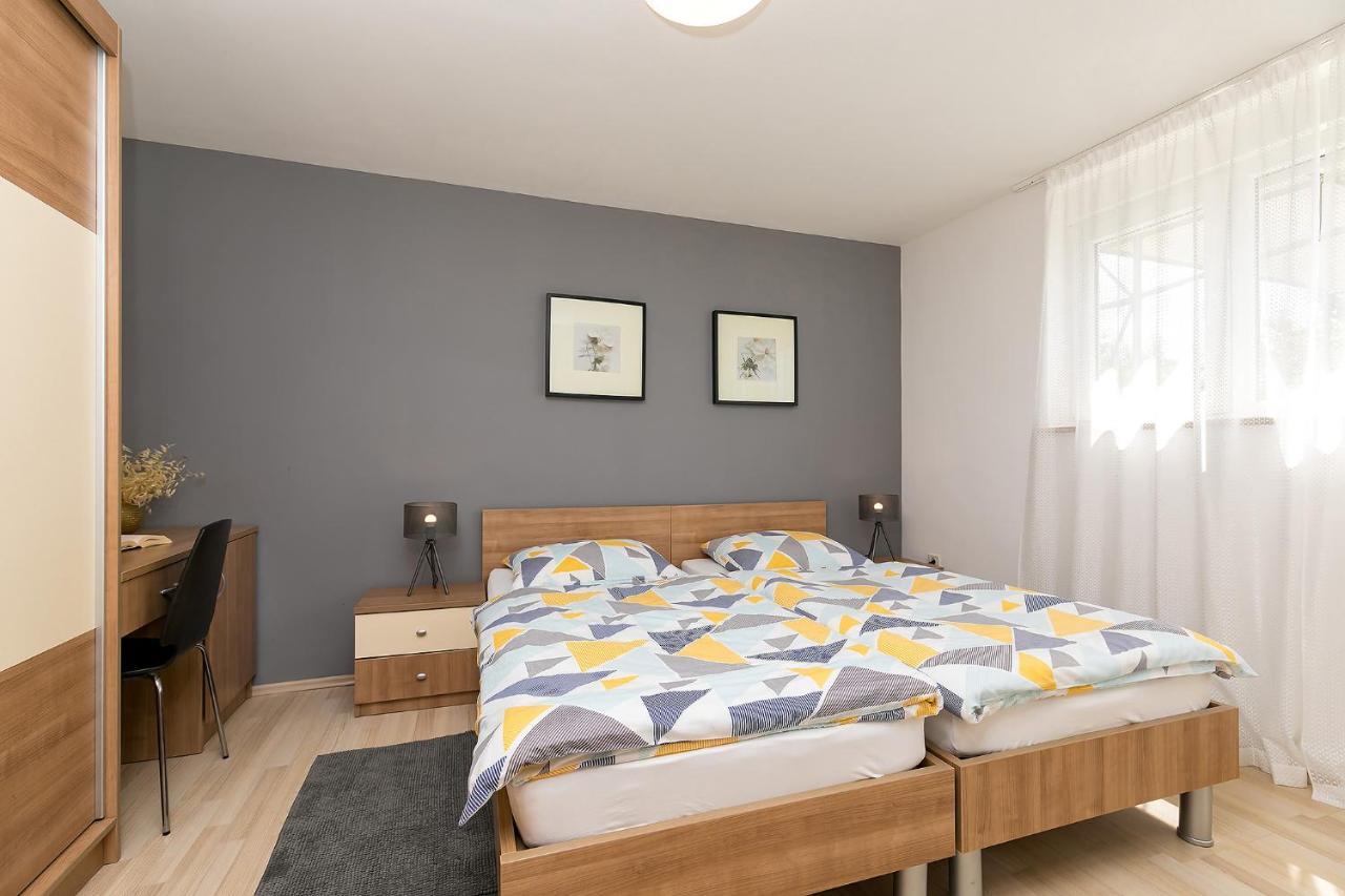 Apartments Dama Пореч Екстериор снимка