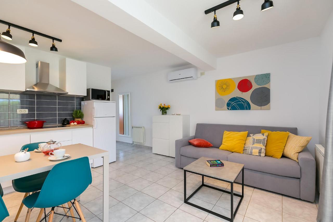 Apartments Dama Пореч Екстериор снимка