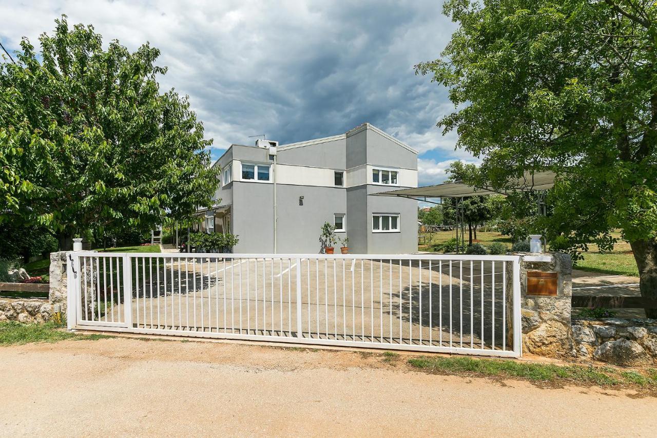 Apartments Dama Пореч Екстериор снимка